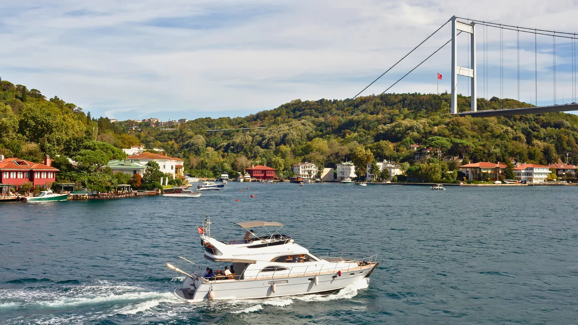 Best Bosphorus Cruise in Istanbul: Public Ferry, Yacht or Dinner Cruise?