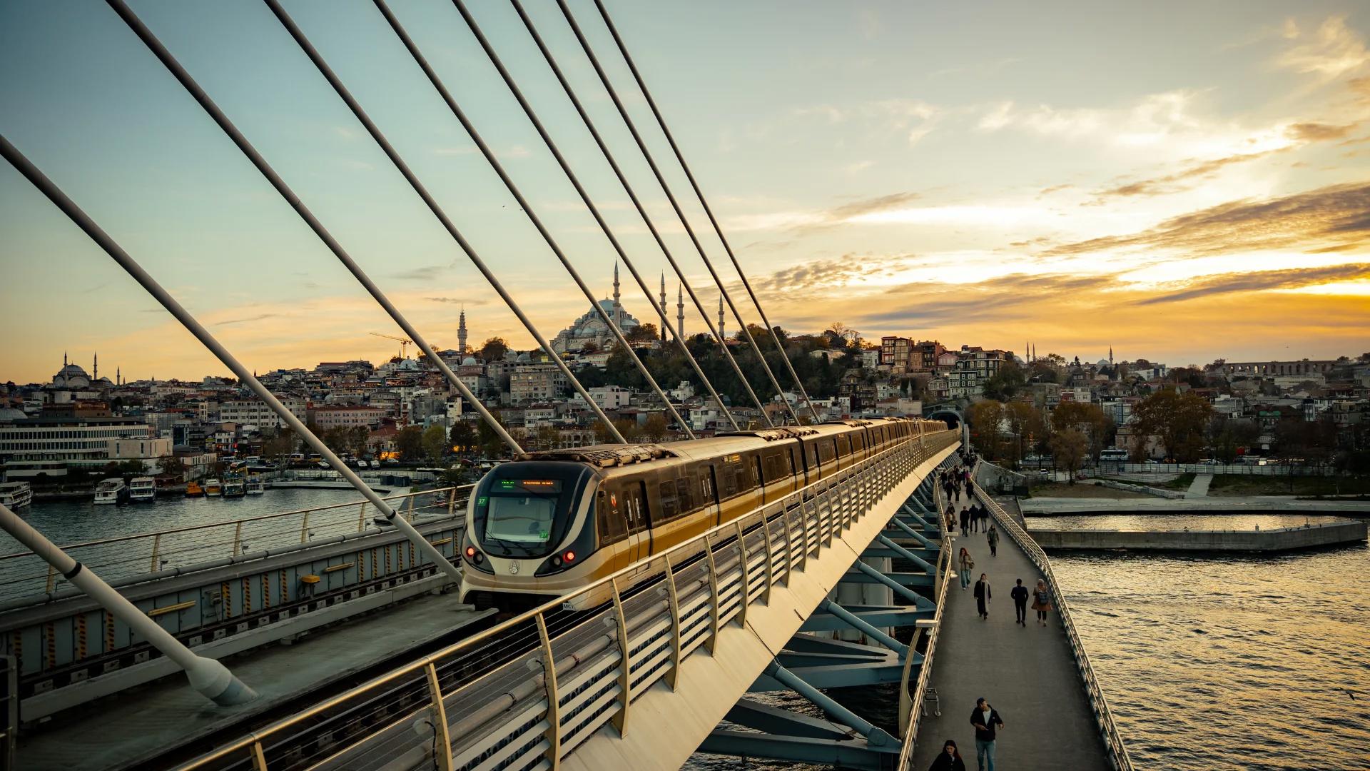 The Night Metro in Istanbul: Which Lines Run 24/7 on Weekends and How to Use Them Safely
