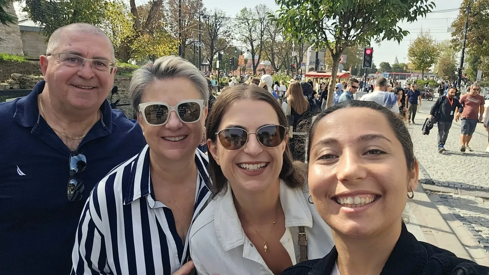 Happy guests exploring Sultanahmet with a local private guide in Istanbul.