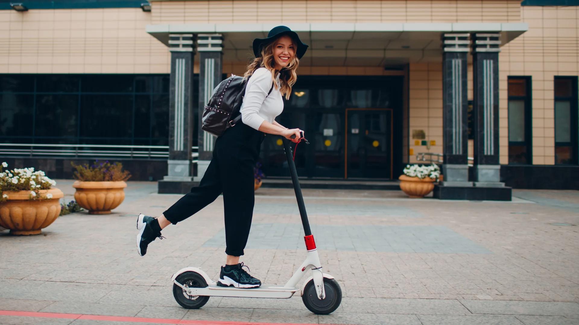 Renting a Scooter (BinBin/Martı) in Istanbul: Safety Rules, App Setup, and Best Coastal Paths