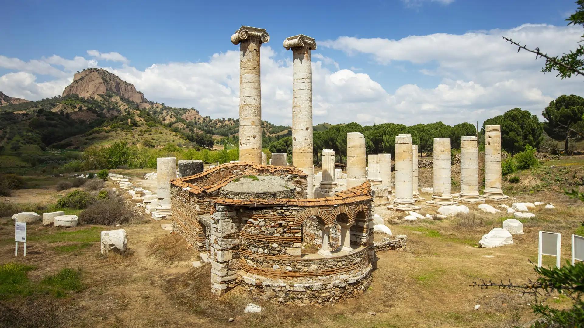 The impressive columns of the Artemis Temple located in the Sardis Ancient City