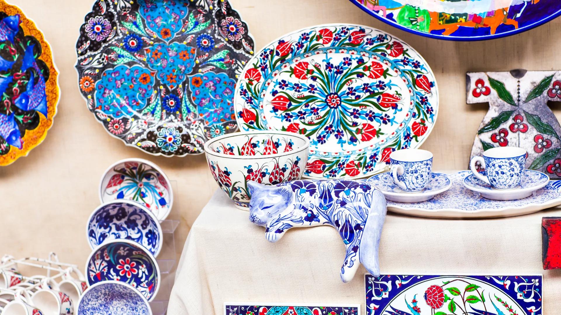 Turkey's Ceramic Tradition: Iznik Tiles and Çanakkale Pottery Explained