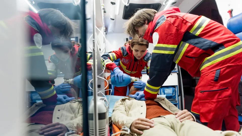 Ambulance (6)